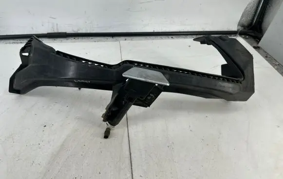 Subaru Legacy Headlight/headlamp mounting bracket
