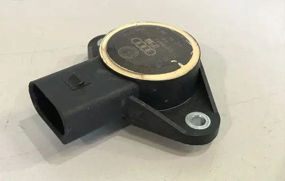 Volkswagen Golf V Air pressure sensor 03C907386B