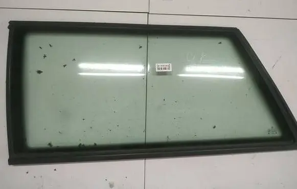 Volkswagen PASSAT B5 Rear side window AS2