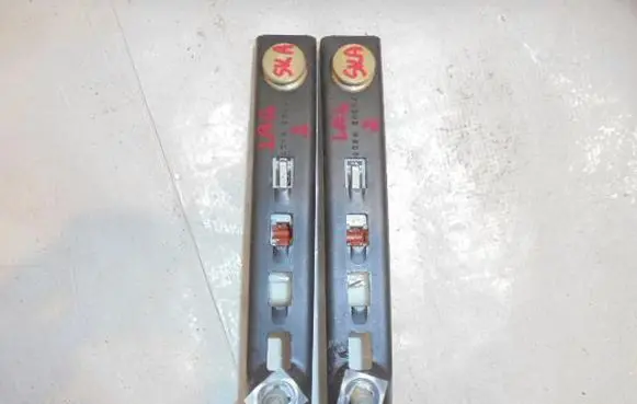 Renault Laguna I Seat belt adjustment rail 