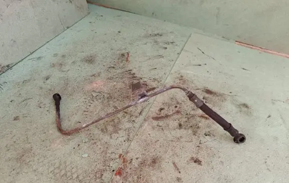 Gearbox oil cooler pipe/hose