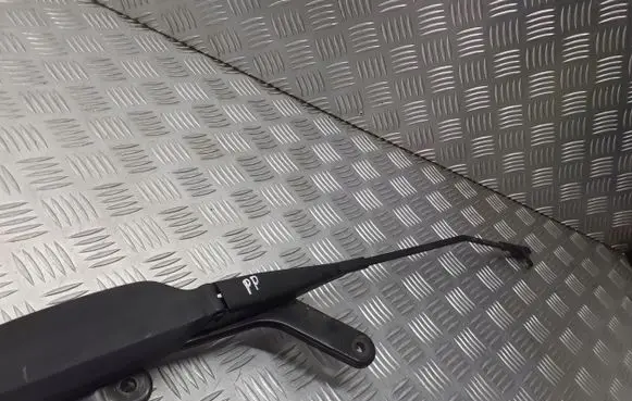 Ford Focus Front wiper blade arm 3M5117526