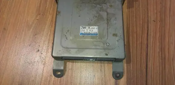 Mazda 323 Engine control unit/module Z50918881B