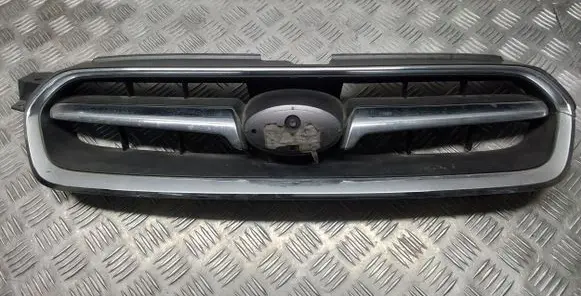 Subaru Legacy Front bumper upper radiator grill
