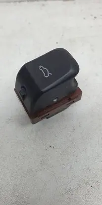 Audi A4 S4 B8 8K Tailgate opening switch 8K0959831 056804S