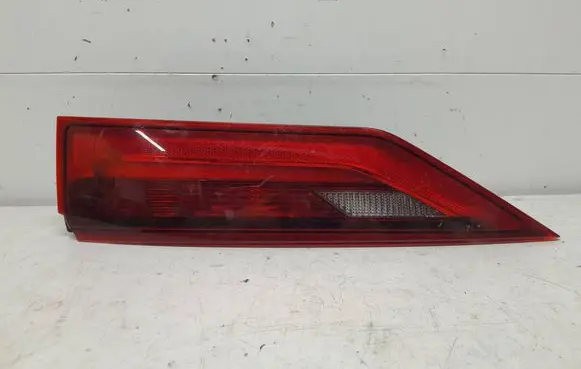 Tailgate rear/tail lights