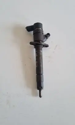 Volvo S60 Fuel injector 8658352