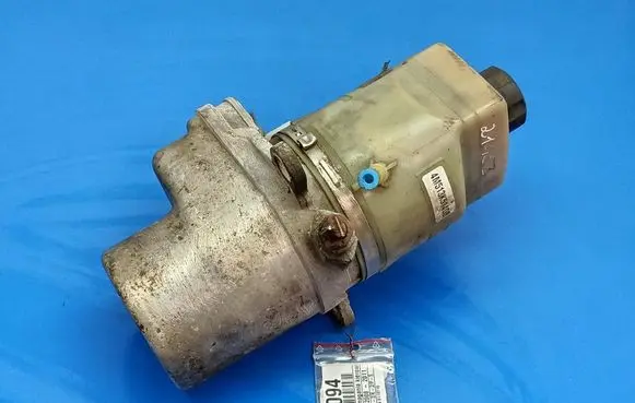 Ford Focus C-MAX Power steering pump 4M513K514DB