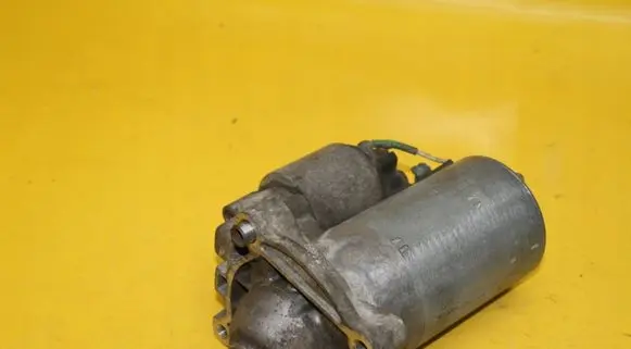 Peugeot 207 Starter motor 9647982880