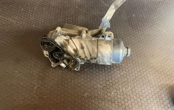 Peugeot 5008 Engine oil radiator 1311619