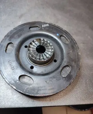 Volkswagen Golf VI Crankshaft pulley 06H105243K