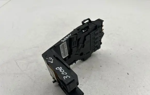 Peugeot 3008 I Fuse module 28236841