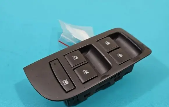 Opel Zafira C Electric window control switch 13305012 IMPRK1376501