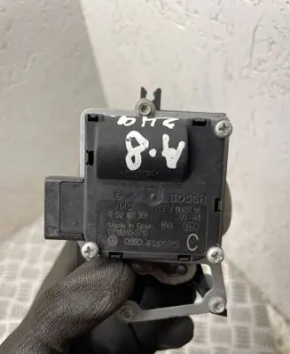 Audi A8 S8 D3 4E Air flap motor/actuator 0132801369 4F0820511B CZ1168803710
