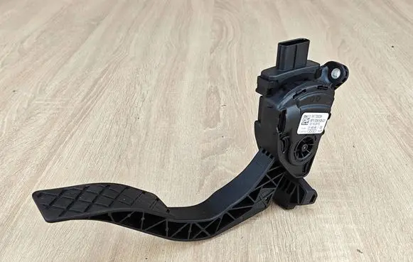 Audi Q5 SQ5 8R Accelerator throttle pedal 8K1723523A