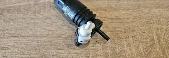 Chrysler Pacifica Windscreen/windshield washer pump 68310928AA