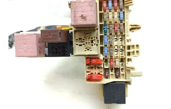 Renault Master III Fuse module 8200574970C