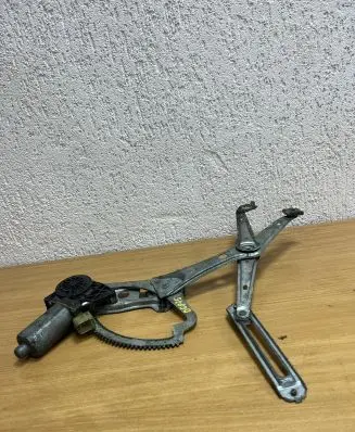 Mercedes-Benz E W210 Rear door window regulator with motor 0130821708 D6825