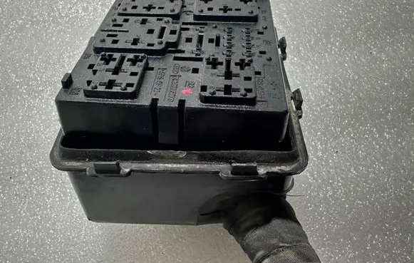 Volkswagen PASSAT B7 Fuse box set 1K0937507B 1K0971910