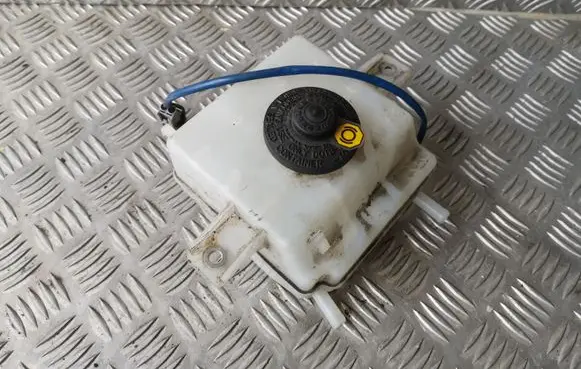 Brake fluid reservoir