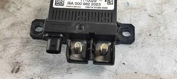 Mercedes-Benz E W212 Charging relay A0009822023 1110029 3011601362