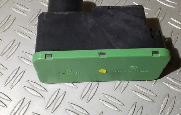 Volkswagen PASSAT B4 Door central lock control unit/module 3A0962257