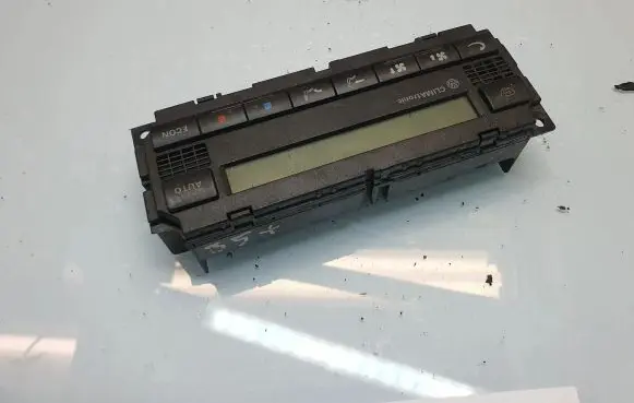Volkswagen PASSAT B5 Climate control unit