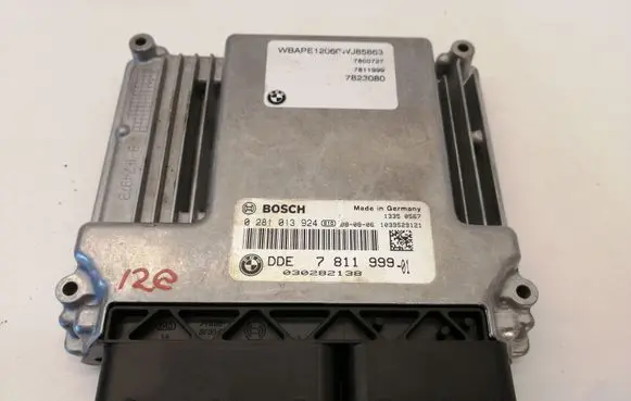 BMW X3 E83 Engine control unit/module 0281013924 7811999 030282138