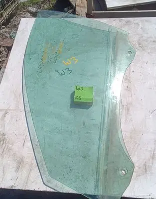 Renault Laguna II Front door window glass four-door 