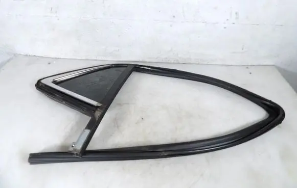 Opel Mokka X Rear door window glass