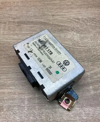 Audi A6 S6 C4 4A Alarm control unit/module 4A0951173