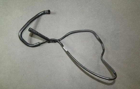 Audi Q5 SQ5 Engine coolant pipe/hose 06L133583B