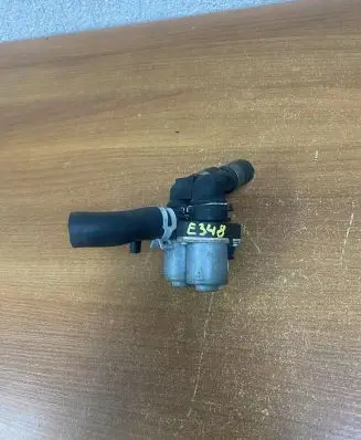 Mercedes-Benz E W210 Coolant heater control valve 0018307784 E348