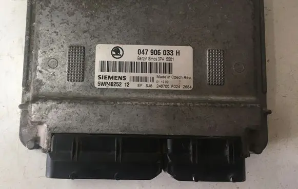 Skoda Fabia Mk1 (6Y) Engine control unit/module 047906033H 5WP40252