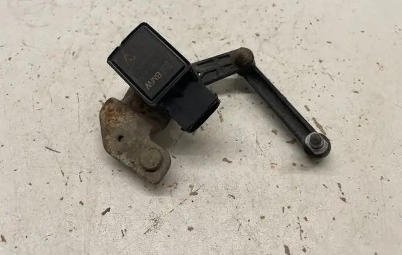 BMW 5 E60 E61 Headlight/headlamp level sensor 1093699