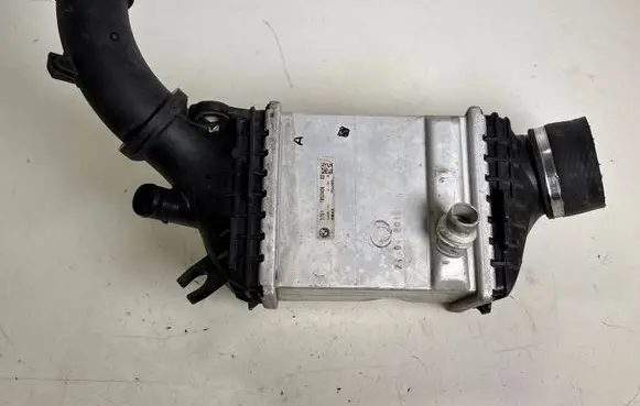 BMW M5 F90 Intercooler radiator 7852406