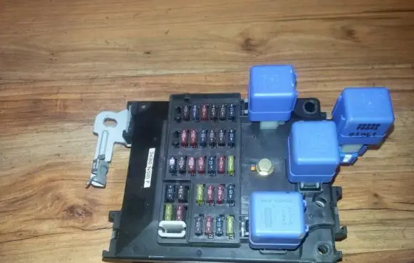 Nissan Almera Fuse box set 243501n000f