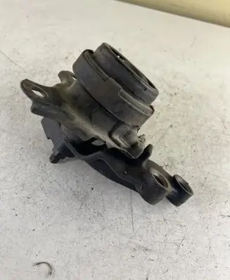 Honda Civic Engine mount bracket