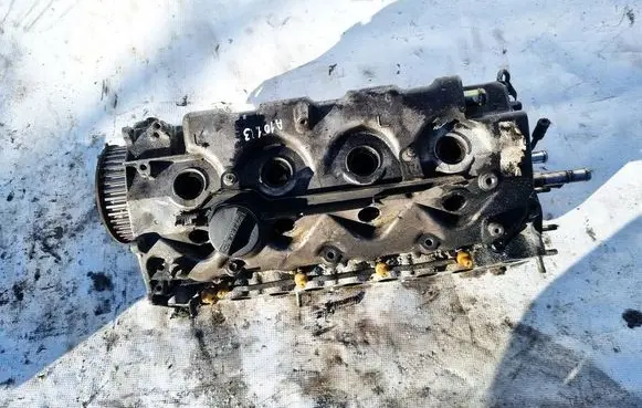 Toyota Avensis T250 Engine head 