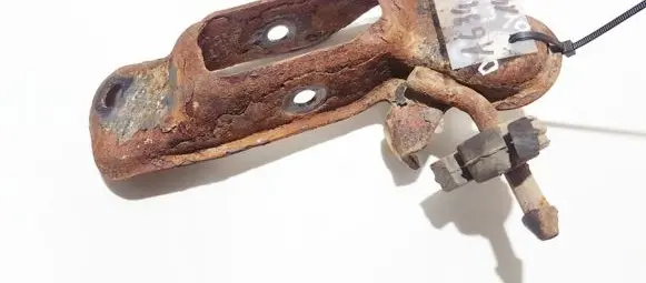 Ford Mondeo Mk III Bracket in trunk/boot 