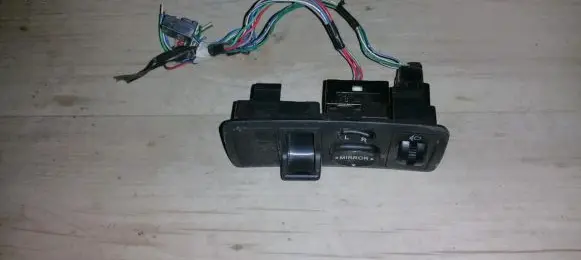 Toyota Avensis T250 Wing mirror switch 163574