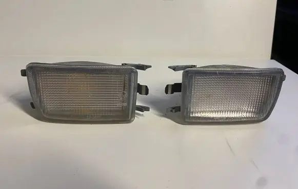 Volkswagen Golf III Front bumper turn signal 