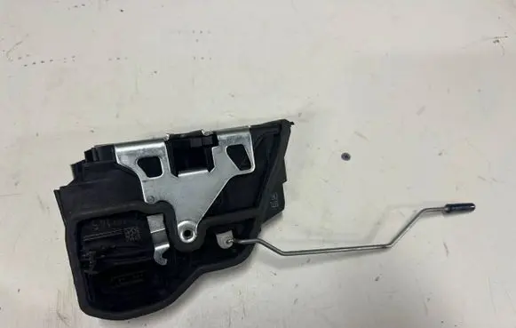 BMW X3 E83 Front door lock 7202145 A053702