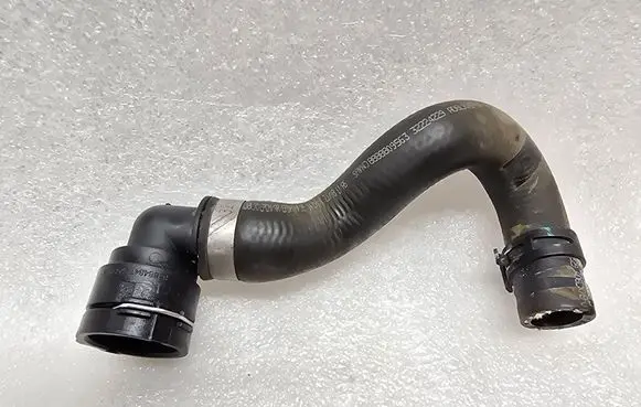 Engine coolant pipe/hose