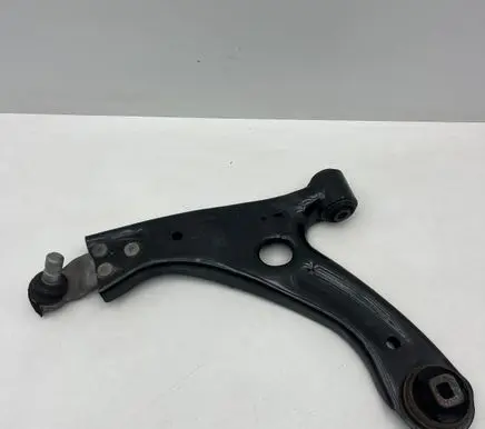 Volvo XC40 Front lower control arm/wishbone 32221283