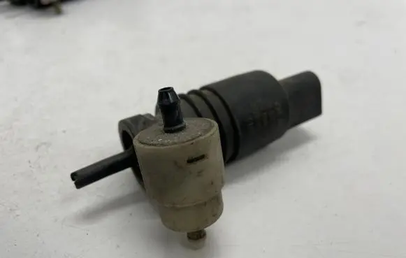Skoda Octavia Mk3 (5E) Windscreen/windshield washer pump 1T0955651A