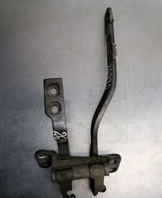Volkswagen Touareg I Tailgate/trunk/boot hinge 7L6827301A