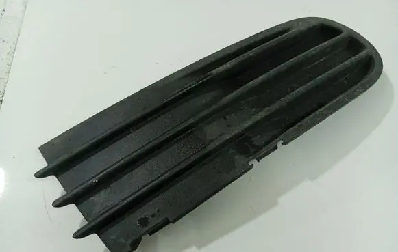 Volvo V50 Front bumper lower grill 30657010