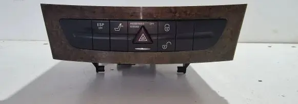 Mercedes-Benz E W211 CD/DVD changer A2116800552 A2116800572