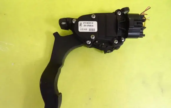 Ford Fiesta Accelerator throttle pedal 6PV008567-00